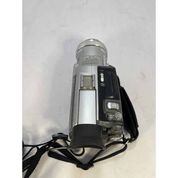 Panasonic Palmcorder PV-DV953D 2.5" Display 3MP MiniDV Camcorder HUGE Bundle - Picture 9 of 16